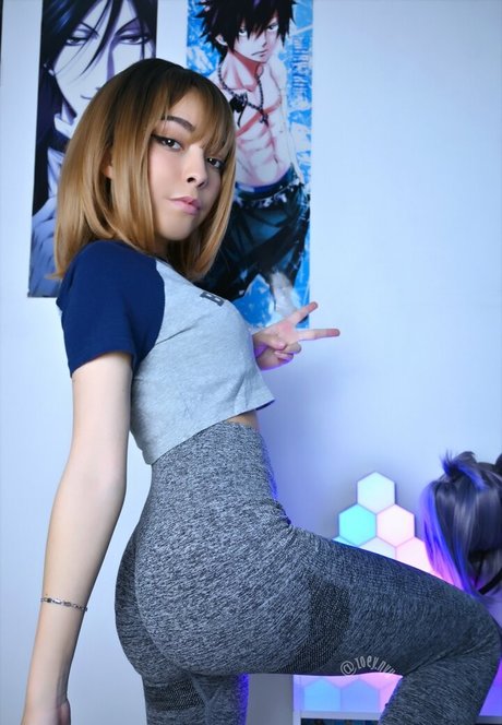 zoey nyu hot actress img