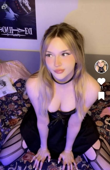 Zoeysworld model sexy pic