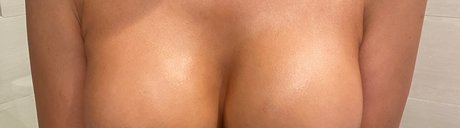 shemale fucks girl onlyfans beautiful naked gallery