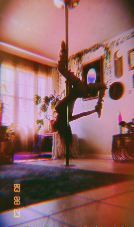 Emerald Wildea model pretty picture