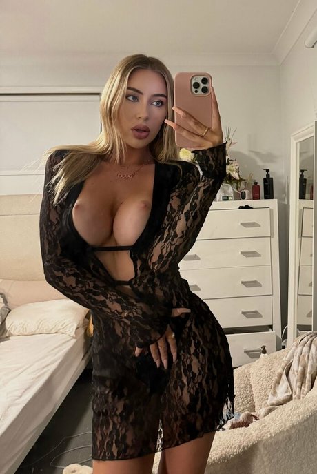 Emwebbily sexy actress img