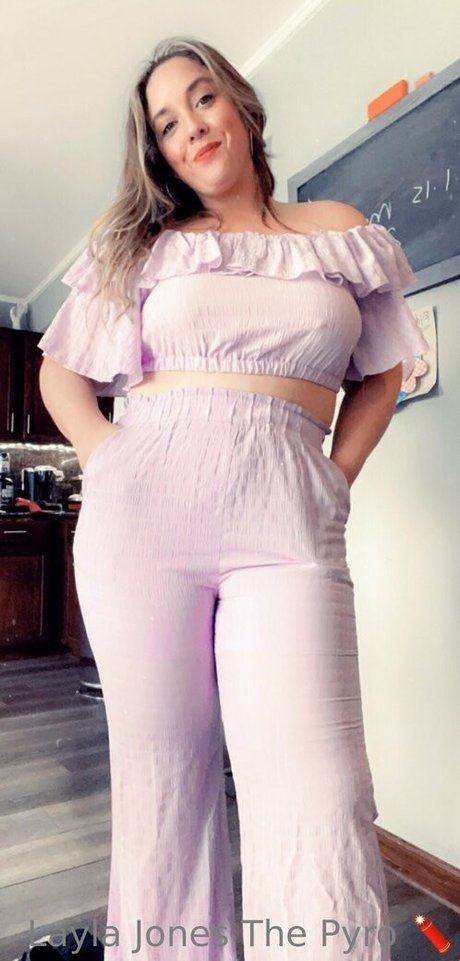 Layla Jones hd actress img