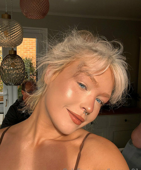 Leo Rose star hd img