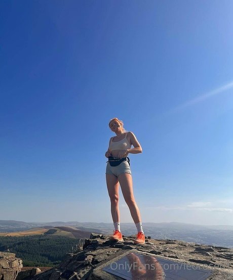 Leo Rose high quality star pictures