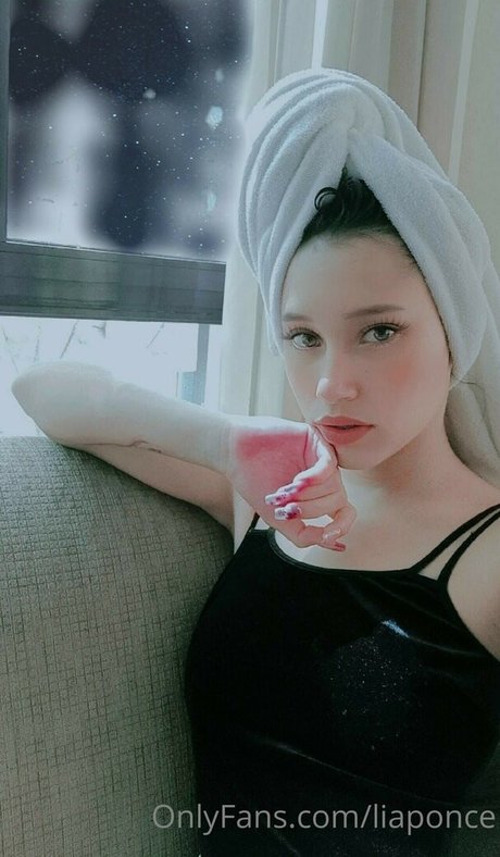 Lia Ponce exclusive pornstar images