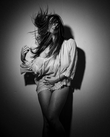 Model Adventurer star beautiful pictures