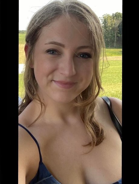 Yoursifyouwantme sexy pornstar img