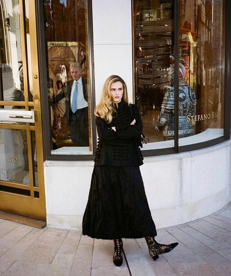 Zoey Deutch model hd pictures