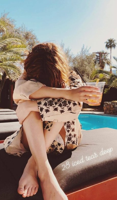 Zoey Deutch hd pornstar pic