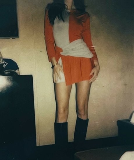 Zoey Deutch naked pornstar pics