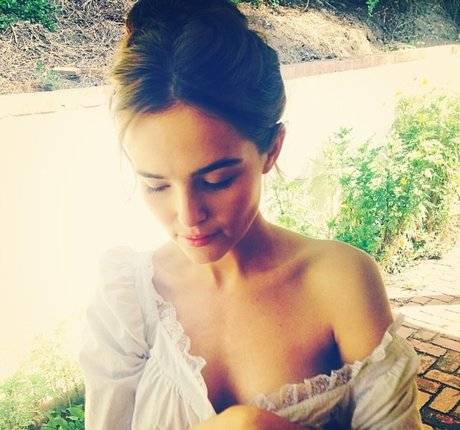 Zoey Deutch art star galleries