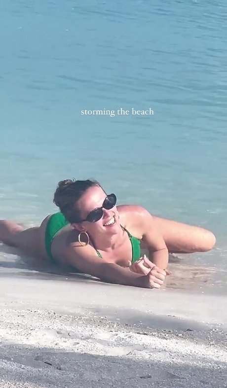 Zoey Deutch art star images