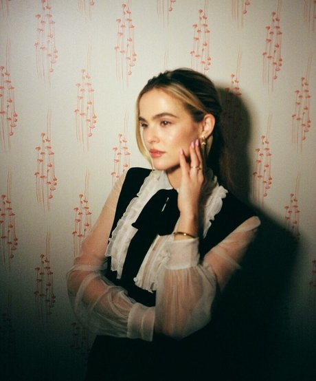 Zoey Deutch model best image
