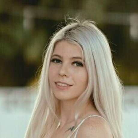 zoeybrooks18 sexy model photo