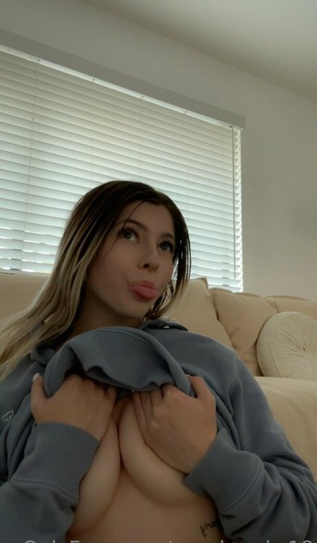 zoeybrooks18 art model photo