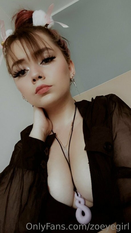 zoeyegirl nude star picture