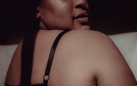 zoesavannax erotic star photo