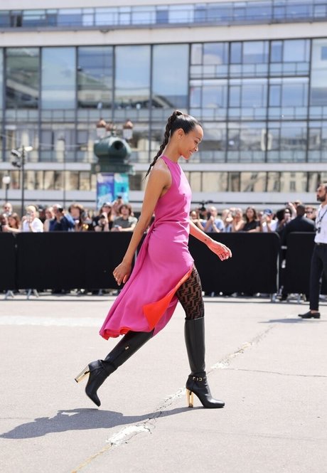 Zoe Saldana sex model photo