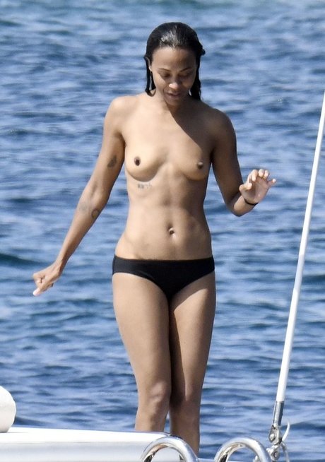 Zoe Saldana exclusive actress img