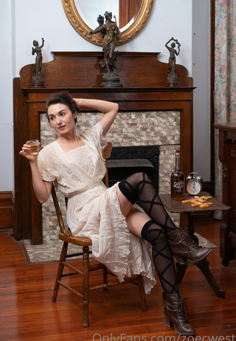 zoesfrenchpress model perfect pics