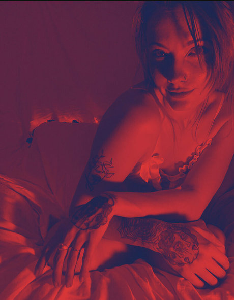 zoelovve free pornstar nude photos