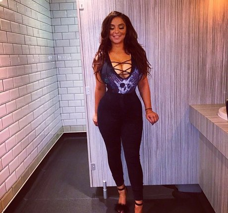 Zoe Leanne Cooper free pornstar image