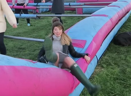 Zoe Sugg porn model picture