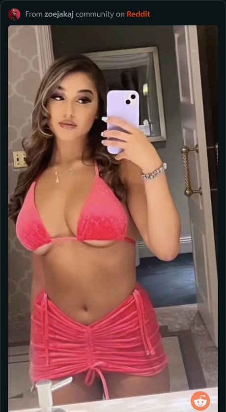 Zoe Jakaj art model photos