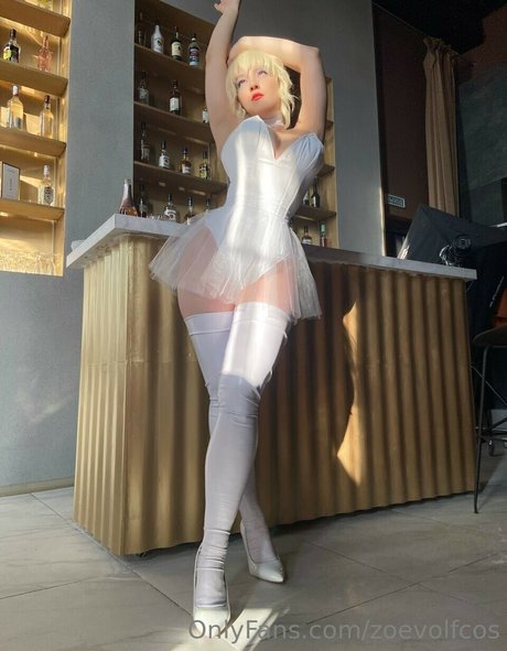 Zoe Volf model pretty photos