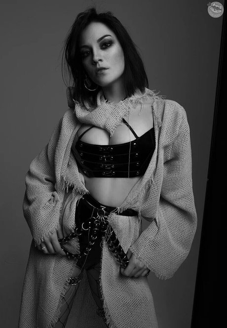 Zoe Volf model free photos