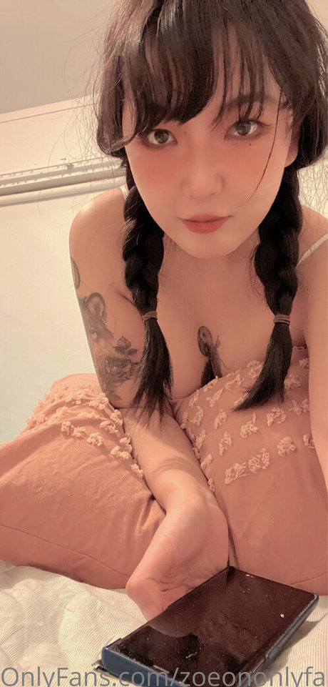 zoeononlyfans model xxx pictures