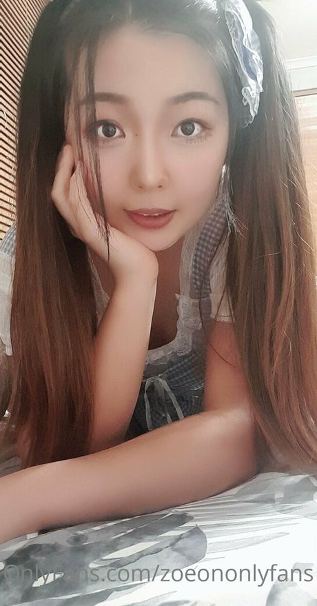 zoeononlyfans top model images