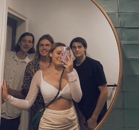 Zoe H adult star archive