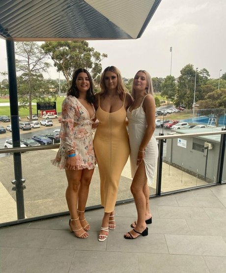 Zoe H pretty actress img