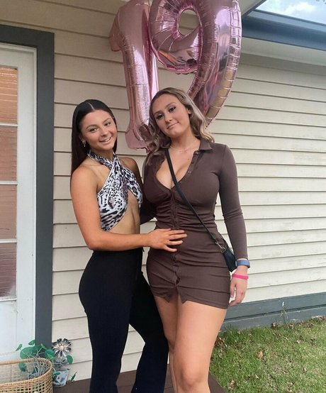 Zoe H model naked galleries