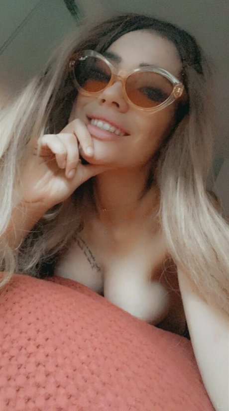 zoee12 sex model image