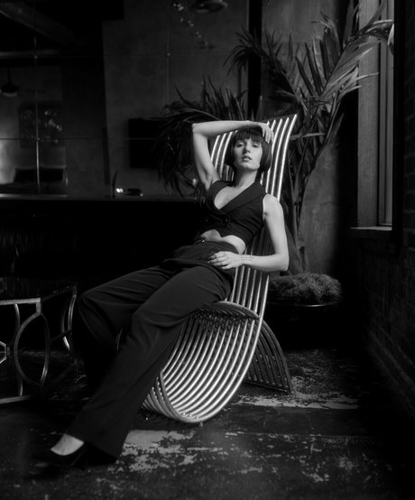 zoecwest sex model pic