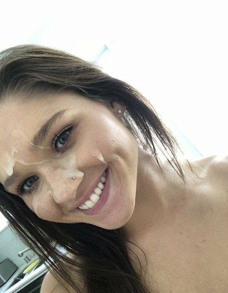 Zoe Bloom star nude pictures