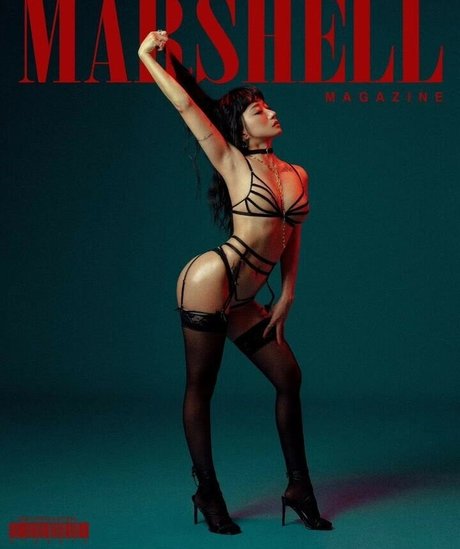 zoe atractiva nudes model image