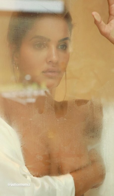 Julia Muniz Robinson nudes star gallery