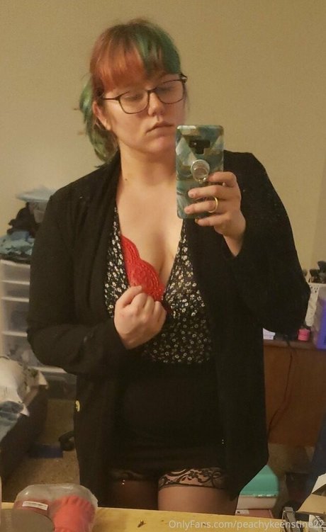 peachykeenstine22 model sexy image