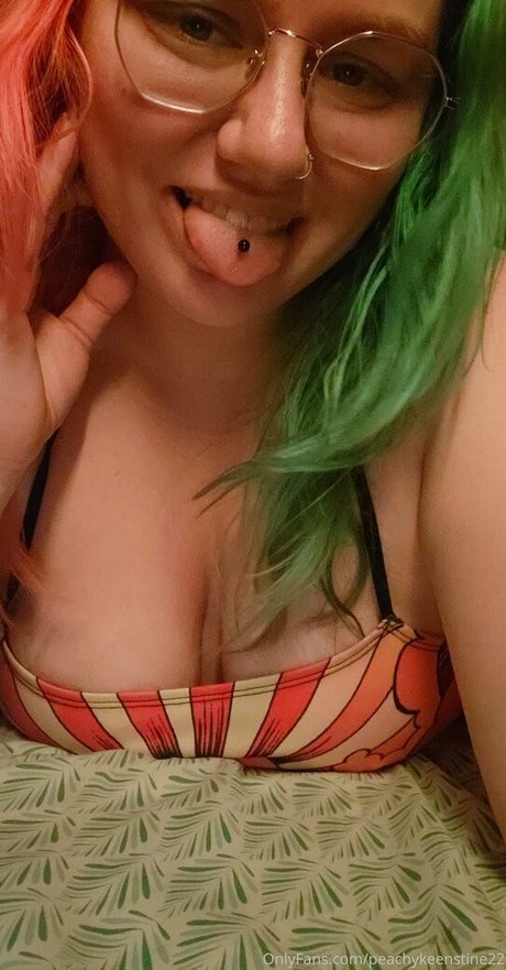 peachykeenstine22 model pretty image