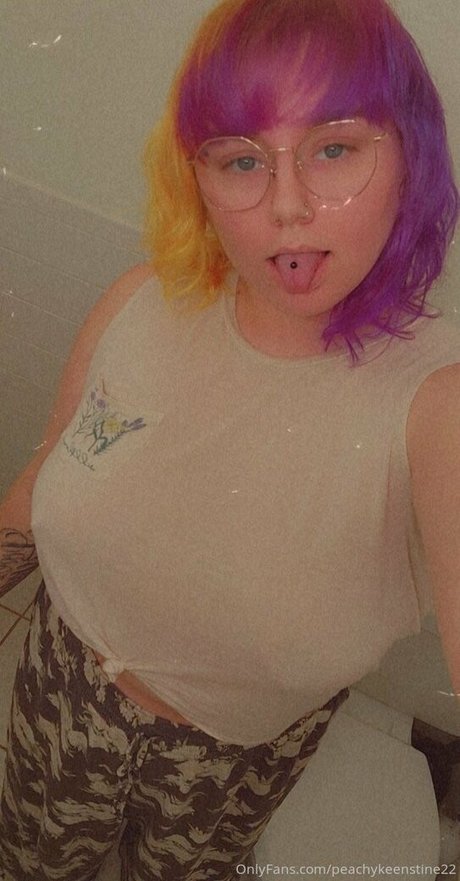 peachykeenstine22 model sexy photo