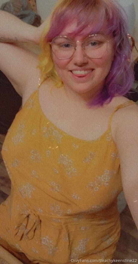 peachykeenstine22 model naked galleries