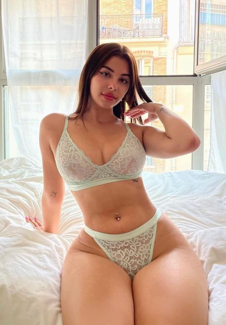 LouMrcsl exclusive actress pic