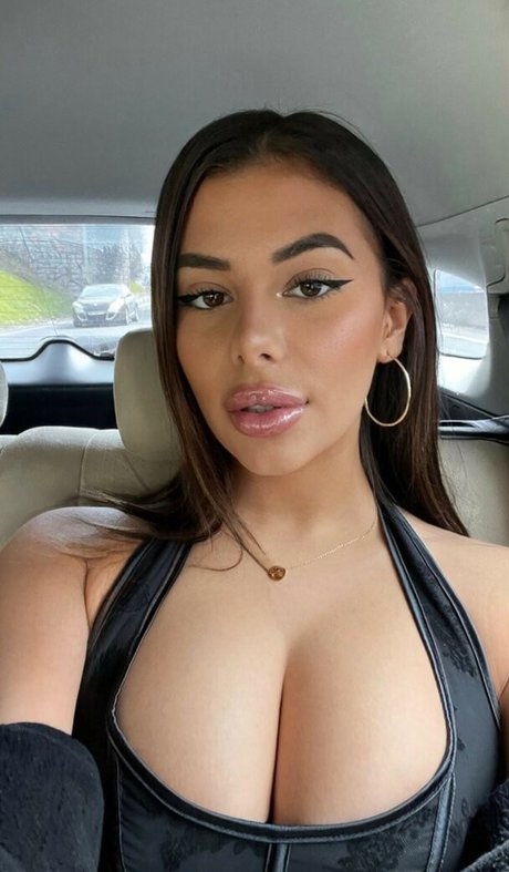 LouMrcsl model nice galleries