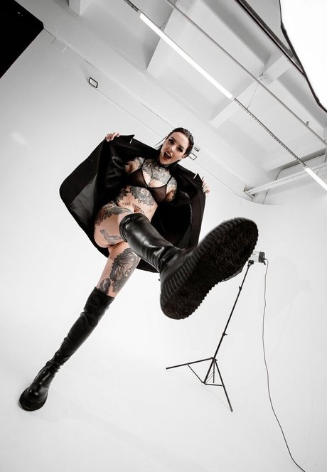 Diana Madness exclusive star pictures