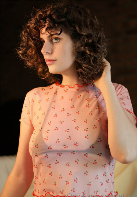 ettari model nice photos