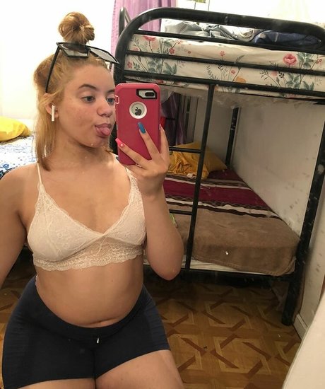 Sesy Dadoll exclusive actress pic