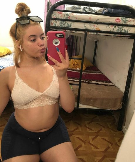 Sesy Dadoll star top picture